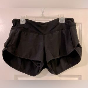 Lululemon Speed Up Lined Short 2.5” Women's Size 6 Black - Rear Zippered Pocket
